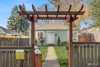 8137 34th Ave SW, Seattle, WA 98126