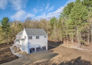 7 Maple St, Stow, MA 01775