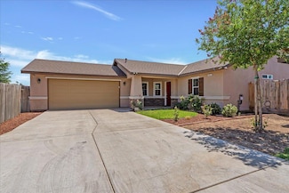 843 N Creekview St, Porterville, CA 93257