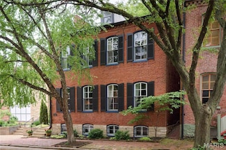 1220 Sidney St, Saint Louis, MO 63104