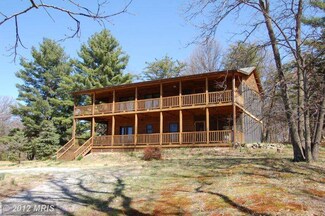 235 Pleasant Valley Dr, Lost City, WV 26810