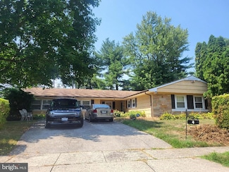 4 Edgemont Ln, Willingboro, NJ 08046