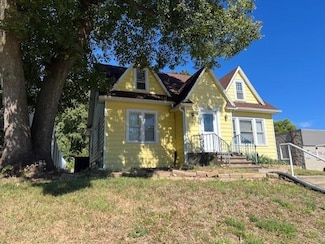 1802 Waterloo Rd, Cedar Falls, IA 50613