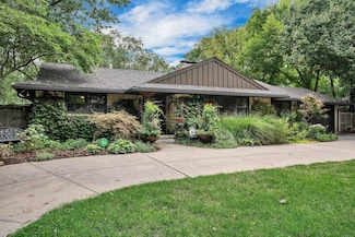 619 N Stratford Ln, Wichita, KS 67206