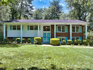 208 Kelly Ln, Hendersonville, NC 28791