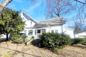 25 W South St, Hartford, MI 49057