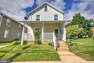 208 Cochran St, Cochranville, PA 19330