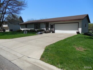 861 Country Club Dr, Akron, IA 51001