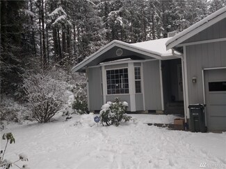 706 3rd St, Rainier, WA 98576