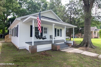 34 N Charlotte St, Willard, NC 28478