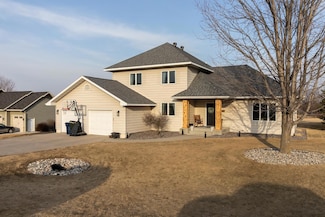 3705 Pebble Hills Dr, Fergus Falls, MN 56537