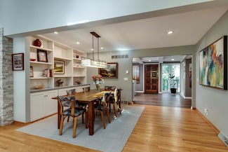 208 Saratoga Cir, Madison, WI 53705