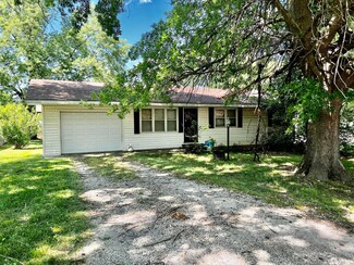 1411 W Pine St, Bolivar, MO 65613
