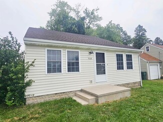 908 E 26th St, Muncie, IN 47302