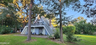 5584 Diamondhead Dr E, Diamondhead, MS 39525