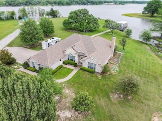 7410 Westview Dr, Bonham, TX 75418