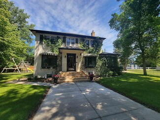 11 Shirley Ct, Minot, ND 58703