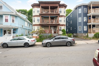31 Corona St, Dorchester Center, MA 02124
