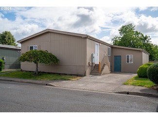 1000 S McKern Ct, Newberg, OR 97132