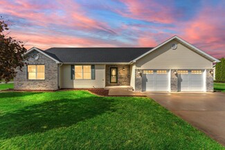 334 Forsythia St SE, Demotte, IN 46310