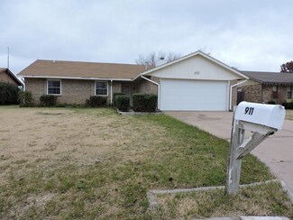 911 SW 60th St, Lawton, OK 73505