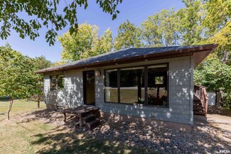 515 Reynolds St, Le Claire, IA 52753