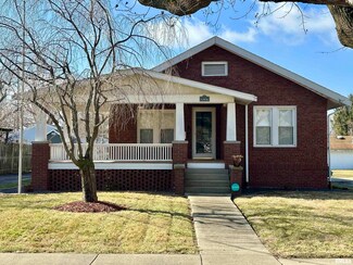 1145 S Clay Ave, Jacksonville, IL 62650