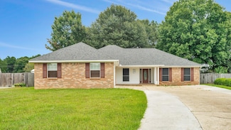 56 Corner Oaks Dr, Hattiesburg, MS 39402