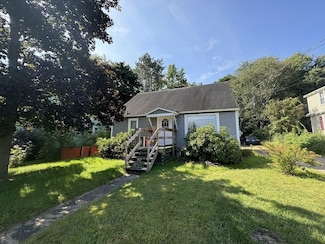 28 Prospect St, Essex Junction, VT 05452