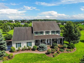 4660 York Dr, Orefield, PA 18069