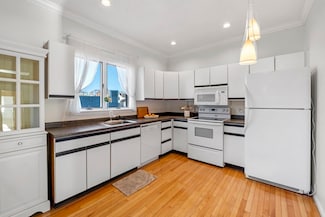 42 Broad St Unit 4, Salem, MA 01970