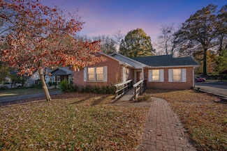 311 Edgewood St, Paris, TN 38242