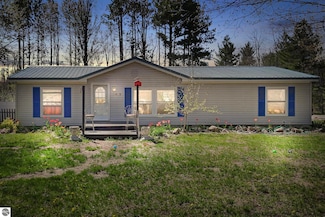 1493 Laura Ln NE, Kalkaska, MI 49646