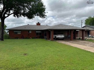 84 Edgewater Dr, Wichita Falls, TX 76308