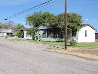 506 W 2nd St, Goldthwaite, TX 76844