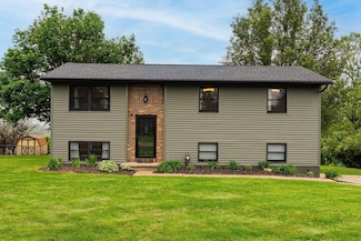 5460 Airwood Dr, Zanesville, OH 43701