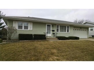 2448 Victoria Dr SW, Cedar Rapids, IA 52404