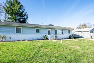 4568 Wil-O-paw Dr, Coloma, MI 49038