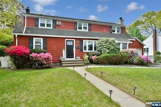 520 Elizabeth St, New Milford, NJ 07646