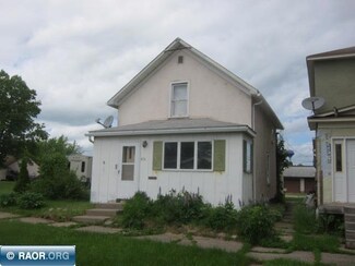 416 5th St SW, Chisholm, MN 55719