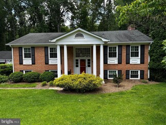 12134 Stirrup Rd, Reston, VA 20191