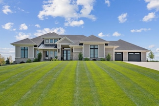 3047 Deer Run Dr SE, Dyersville, IA 52040