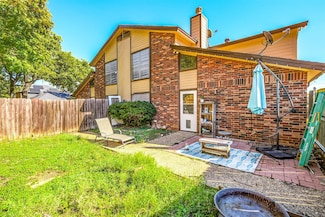 675 Harbor Dr N, Azle, TX 76020