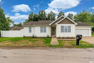 1321 N 7th St, Herrin, IL 62948