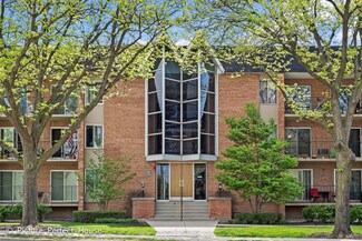 1060 N Mill St Unit 104, Naperville, IL 60563