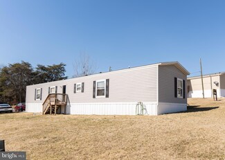135 Mockingbird Cir, Bunker Hill, WV 25413