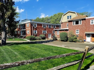 24 Home Ct Unit 7, Stamford, CT 06902