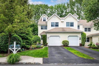 401 Glenwood Dr, Briarcliff Manor, NY 10510