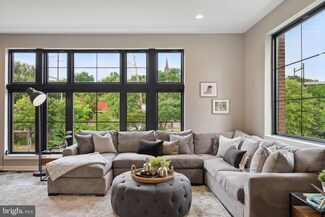 4533 Riverside Way, Philadelphia, PA 19127