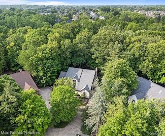 6224 Bromley Ct, West Bloomfield, MI 48322